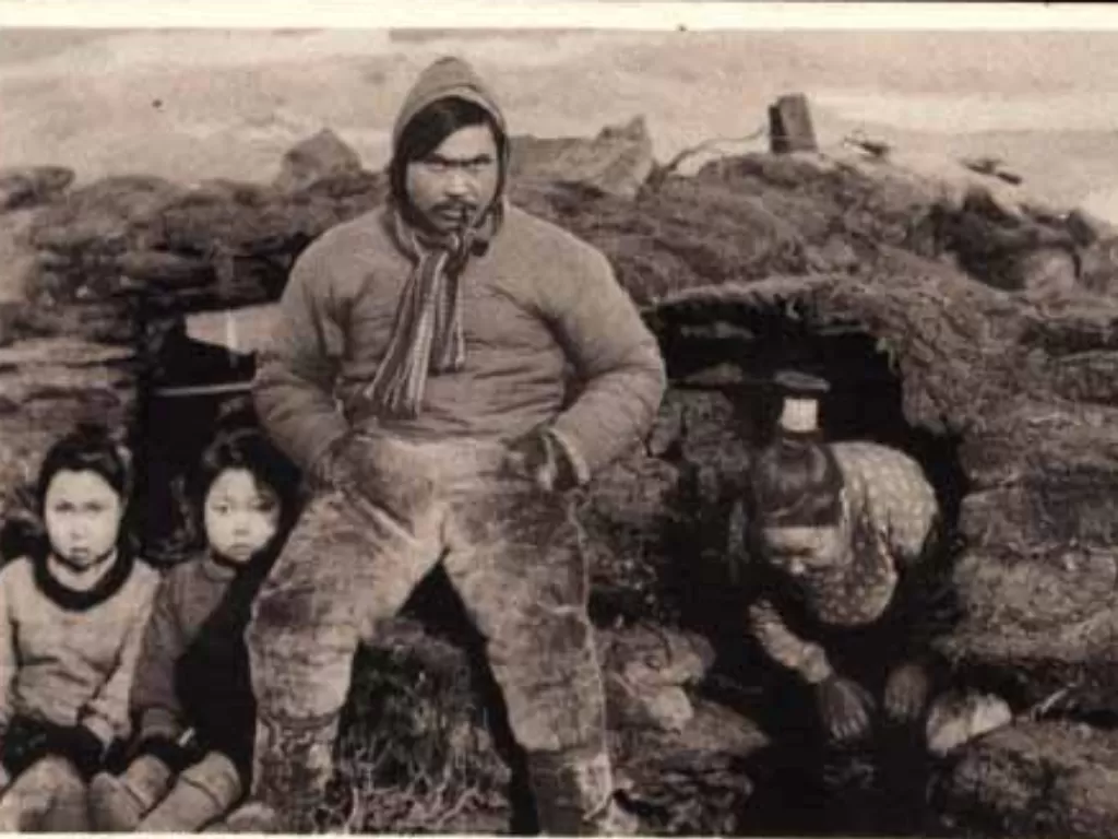 Masyarakat Greenland zaman dahulu. (hoogeduinpostcards)
