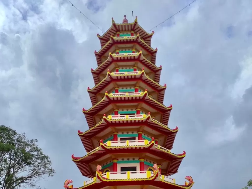 Pagoda di tengah pulau (Dada Sabra Sathilla/IDZ Creators)