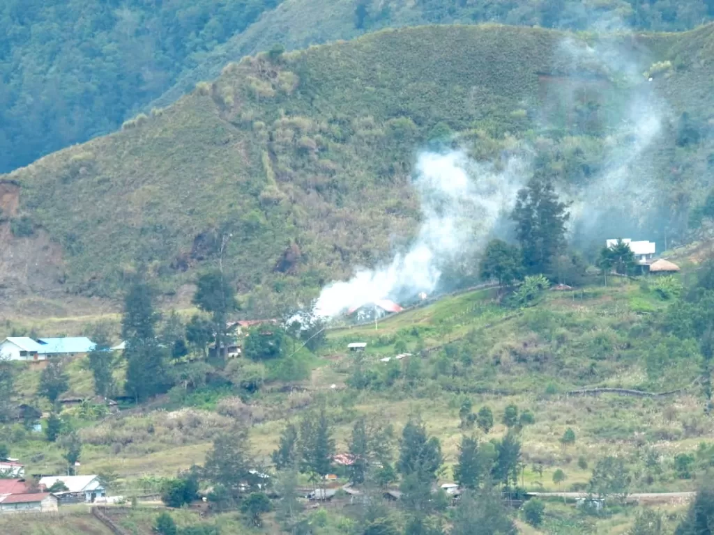Kondisi terbakarnya honai milik warga Papua. (Dok. Istimewa)