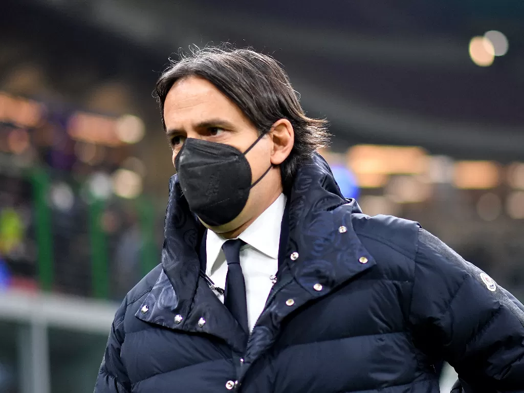 Pelatih Inter Milan, Simone Inzaghi negatif Covid-19. (REUTERS/Daniele Mascolo)