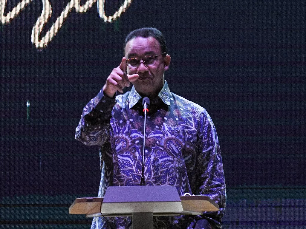 Gubernur DKI Jakarta Anies Baswedan menyampaikan sambutan di Auditorium Utama Perpustakaan Nasional, Jakarta. (ANTARA FOTO/Fakhri Hermansyah)