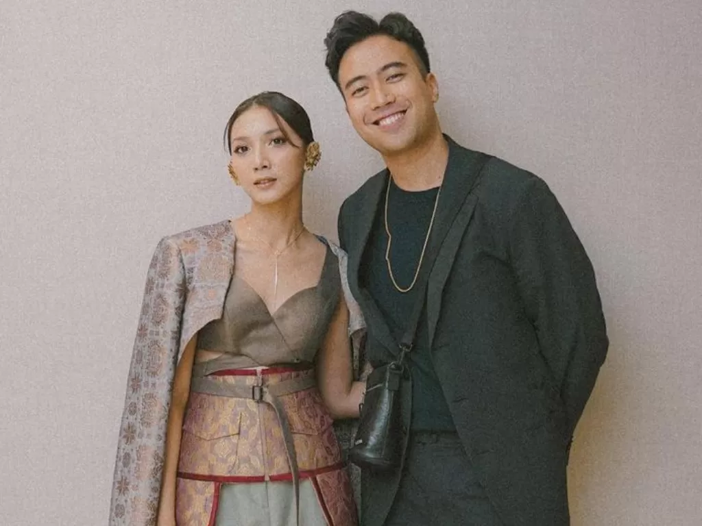 Vidi Aldiano dan Sheila Dara tak berencana melakukan honeymoon setelah resmi menikah. (Instagram/@sheiladaisha)