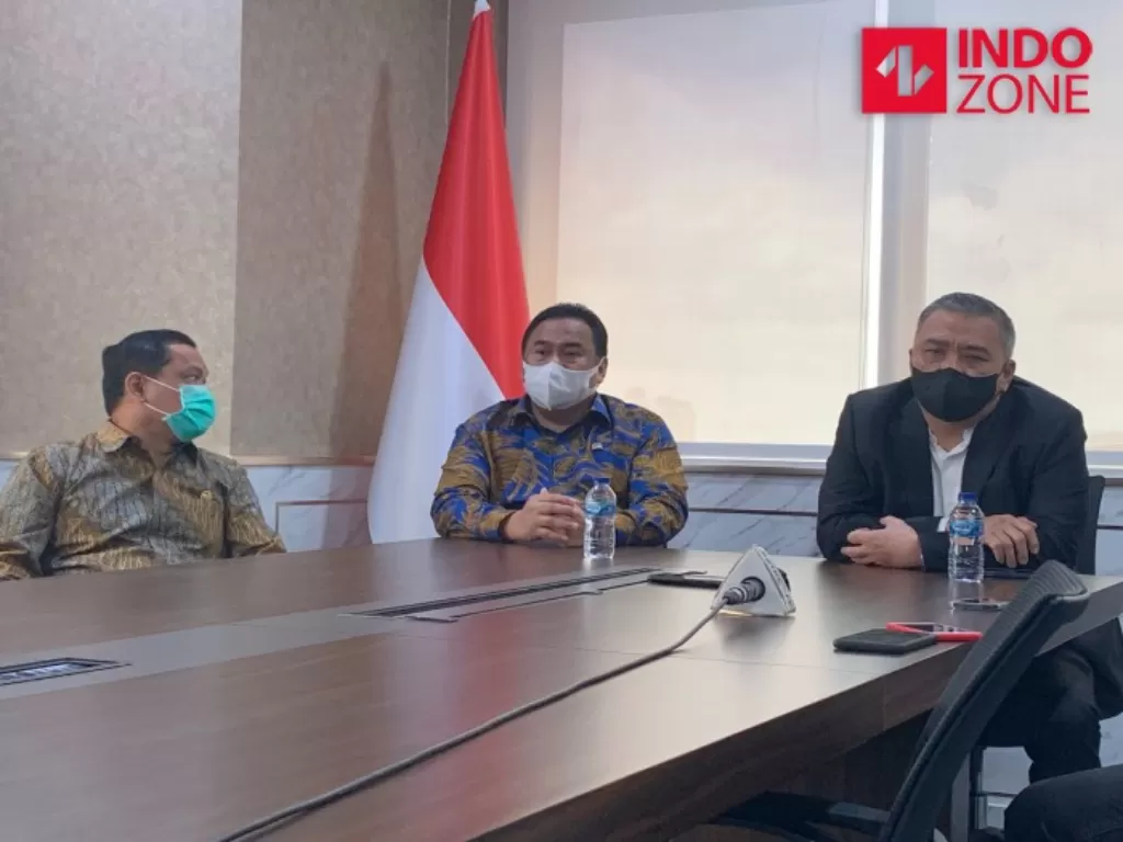 Waketum Partai NasDem Ahmad Ali  (kanan) saat melakukan jumpa pers di Komplek Gedung DPR RI, Senin (7/2/2022). (INDOZONE/Harits Tryan Akhmad)