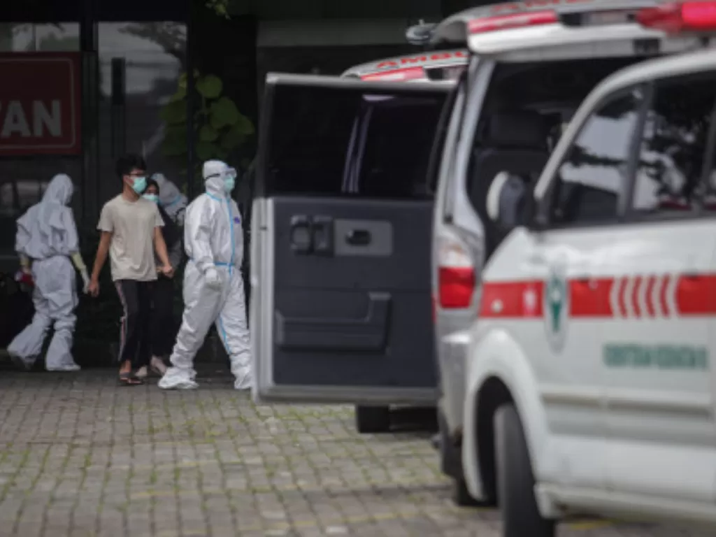 Pasien COVID-19 tiba untuk menjalani isolasi di Hotel Singgah COVID-19, Curug, Kabupaten Tangerang, Banten (Ilustrasi/ANTARA FOTO/Fauzan)