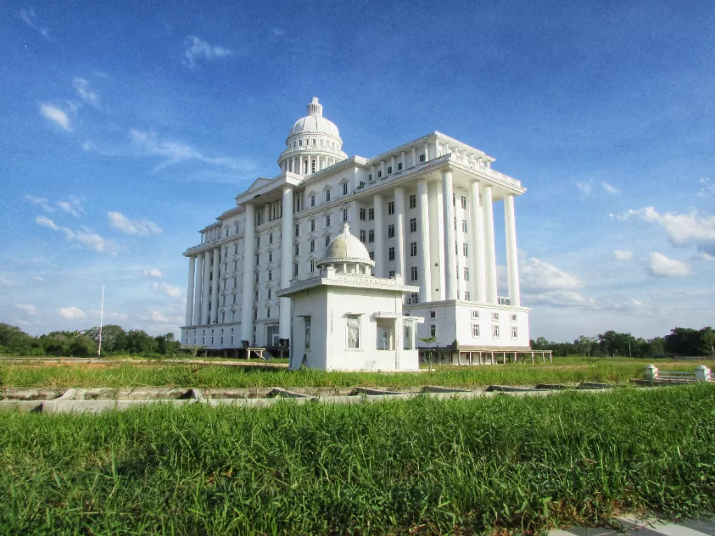 Gedung mirip Capitol Hill Amerika Serikat ada di Riau. (Riki Ariyanto/IDZ Creators)
