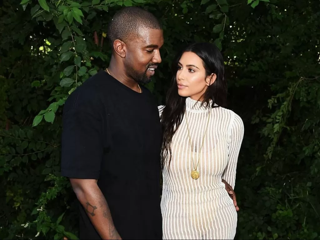 Kanye West dan Kim Kardashian. (Instagram/chipkumedia)