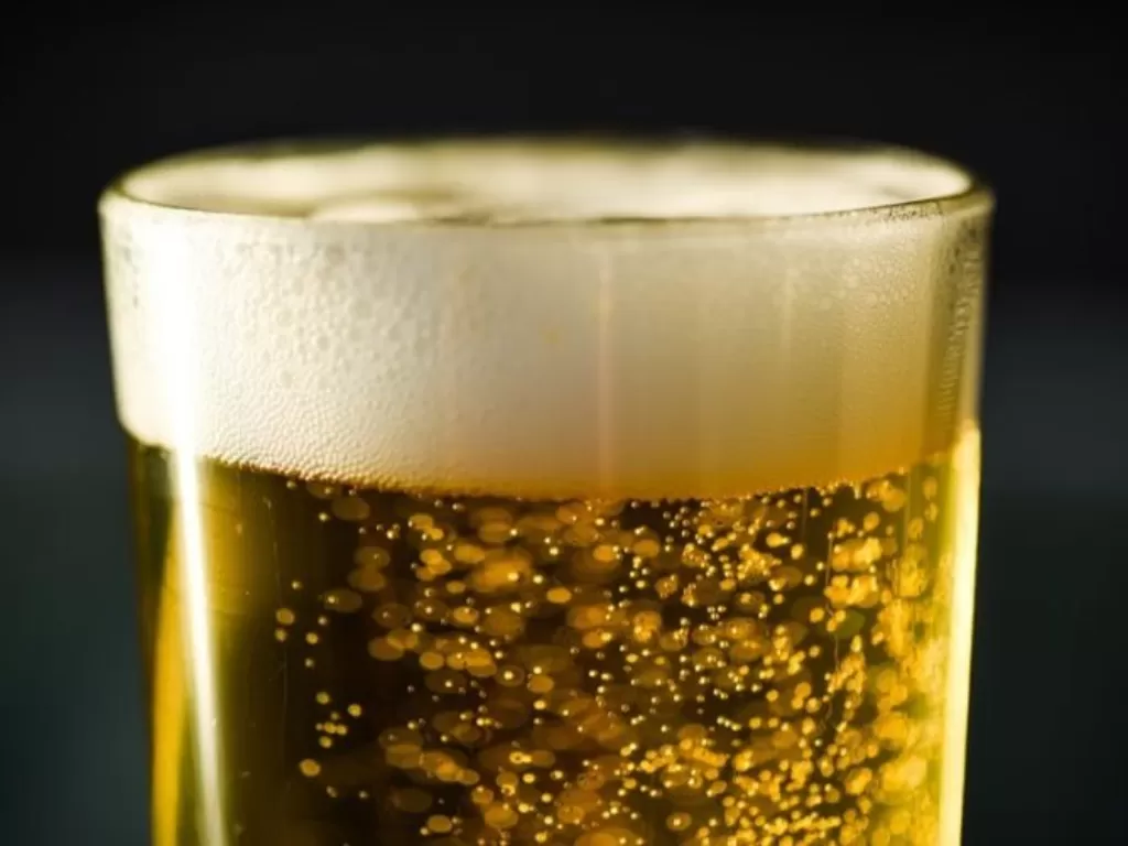 Bir sekarang bisa dibuat non alkohol tanpa menghilangkan rasa aslinya. (YesMore/Unsplash)