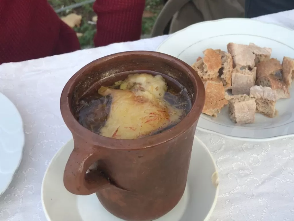 Sup Piti yang tersaji di gelas tanah liat (Fabiola Lawalata/IDZ Creators)