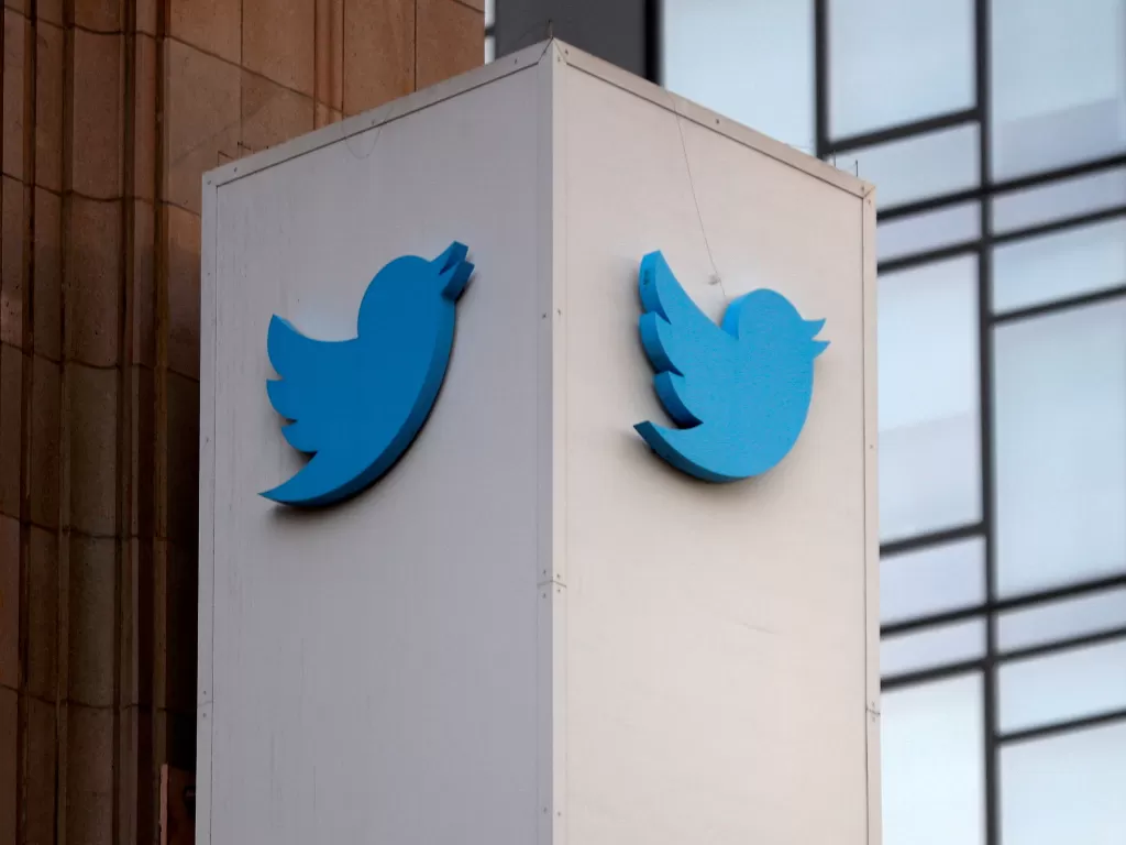 Logo Twitter di kantor pusat perusahaan di San Francisco. (REUTERS/Stephen Lam)