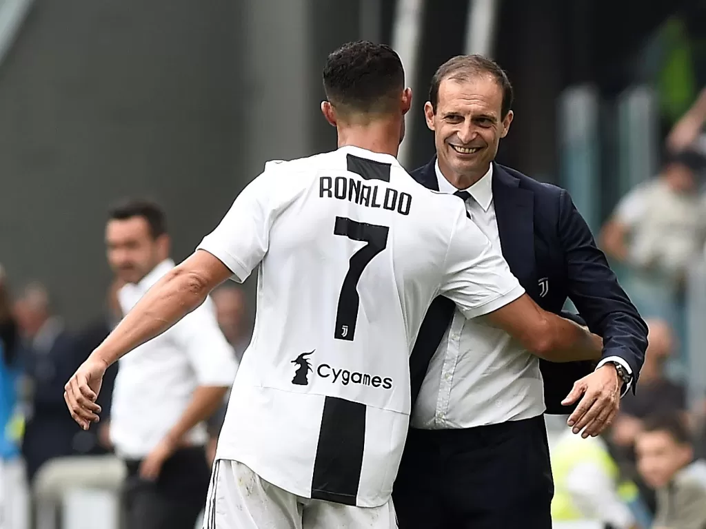 Pelatih Juventus, Massimiliano Allegri dan Cristiano Ronaldo. (REUTERS/Massimo Pinca)