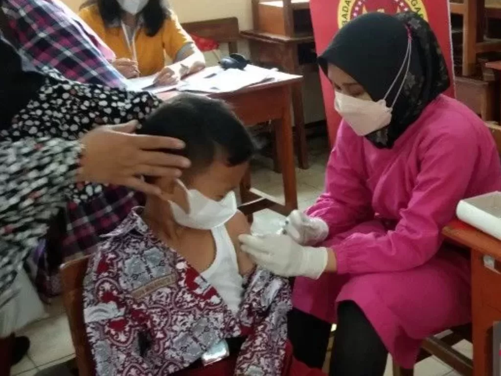 Vaksinasi COVID-19 bagi anak usia enam sampai 11 tahun di SDN Purwomartani, Sleman, DIY, Sabtu (19/2/2022) (Foto ANTARA/Hery Sidik)