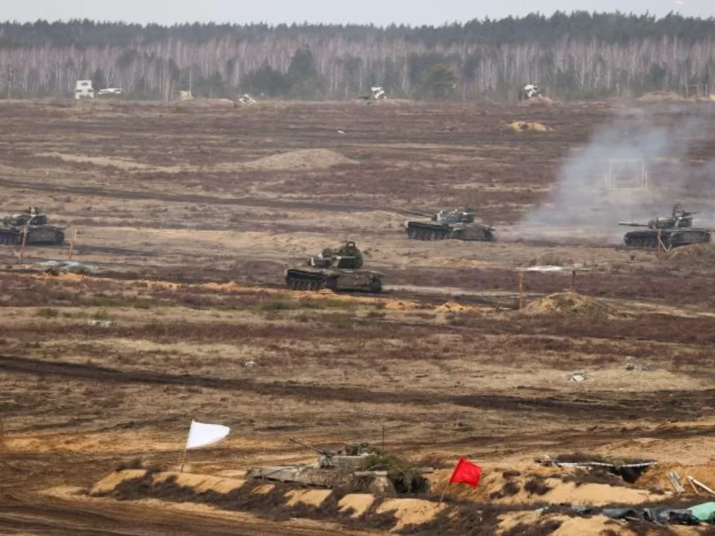 Pasukan Rusia dan Belarus latihan militer. (Vadim Yakubyonok/Belta via REUTERS)
