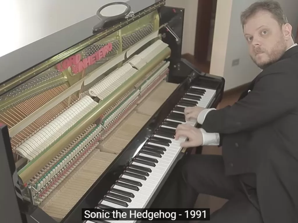 Vinheteiro sedang memainkan musik video game Sonic the Hedgehog (Youtube)