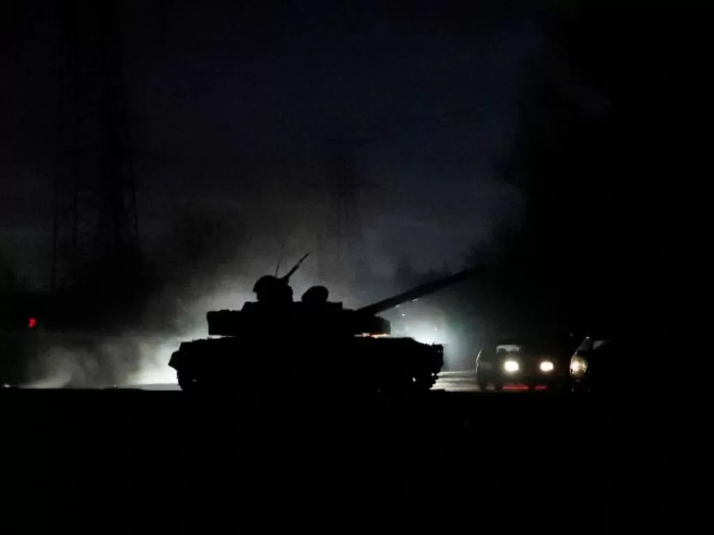 Tank Rusia di Kota Donetsk, Ukraina. (REUTERS/Alexander Ermochenko)