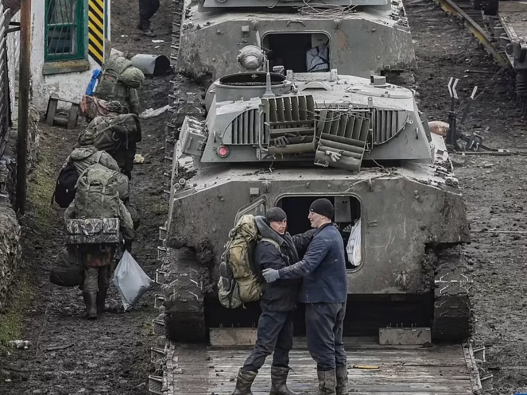 Rusia kirim pasukan dan alat berat ke Ukraina untuk lakukan invasi. (Sumber/EPA)