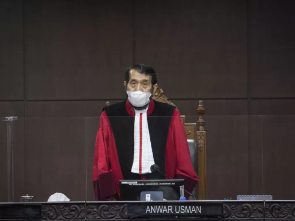 Ketua Majelis Hakim Konstitusi (MK) Anwar Usman sidang uji materil presidential threshold sebesar 20 persen. (ANTARA FOTO/Aditya Pradana)