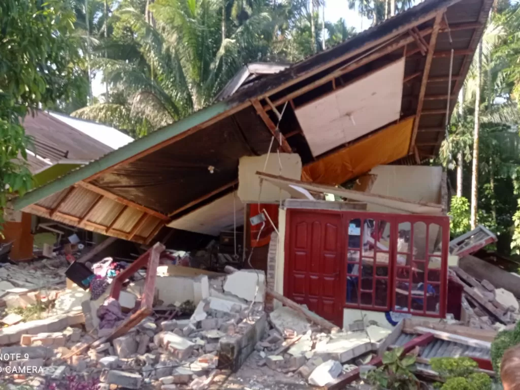 Bangunan rusak akibat gempa di Sumatera Barat. (Istimewa)
