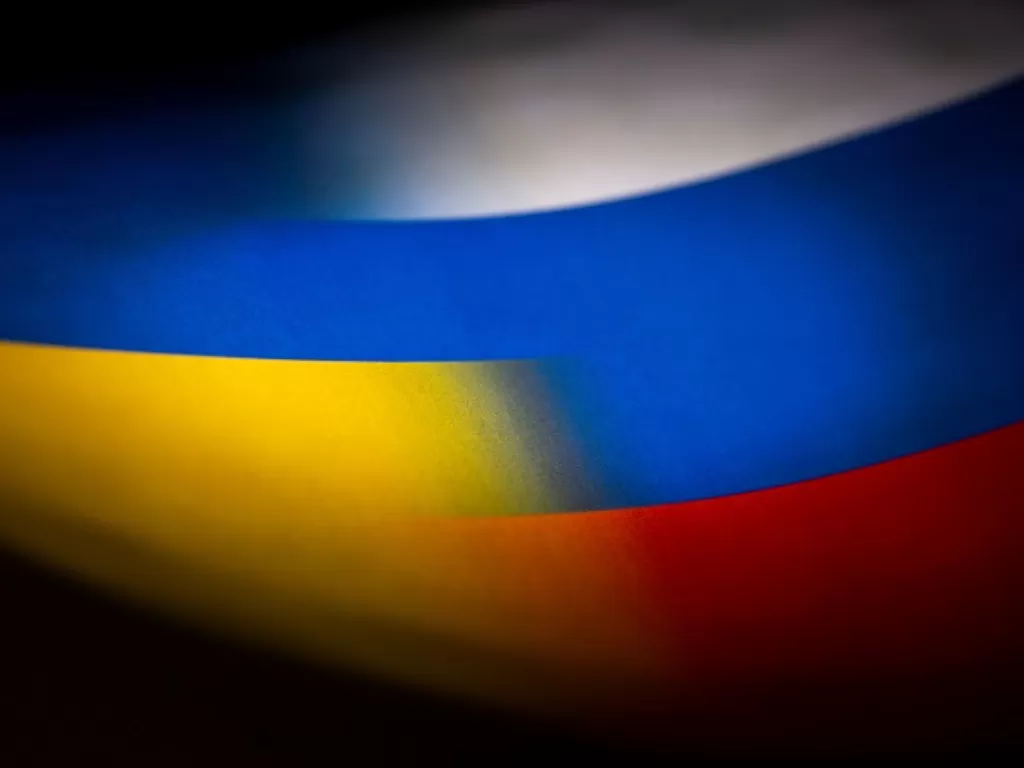 Ilustrasi bendera Ukraina-Rusia. (REUTERS/Dado Ruvic)