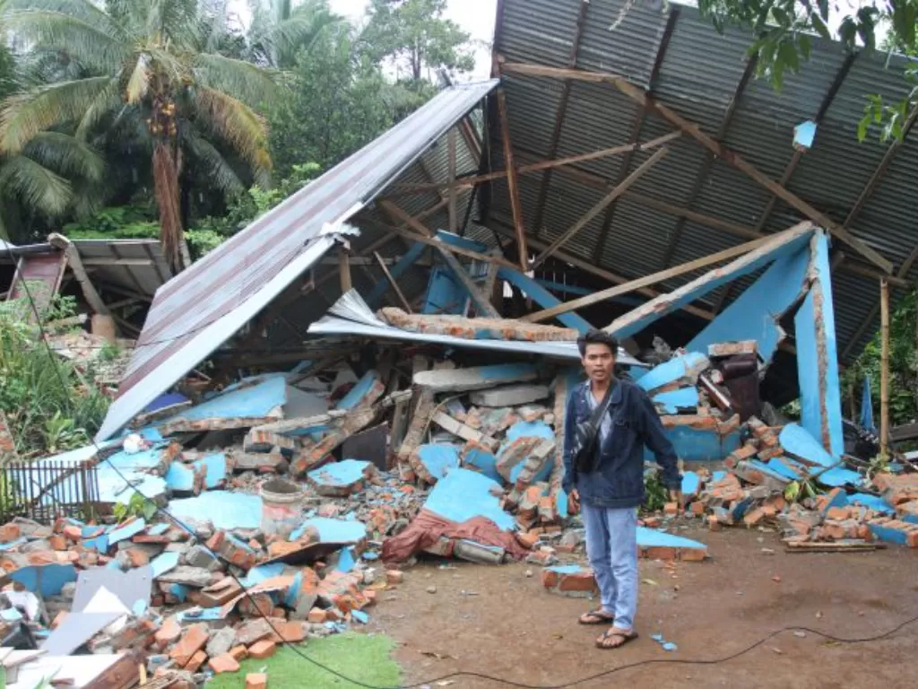 Rumah rusak akibat gempa Pasaman Barat, Sumatera Barat. (ANTARA FOTO/Muhammad Arif Pribadi)
