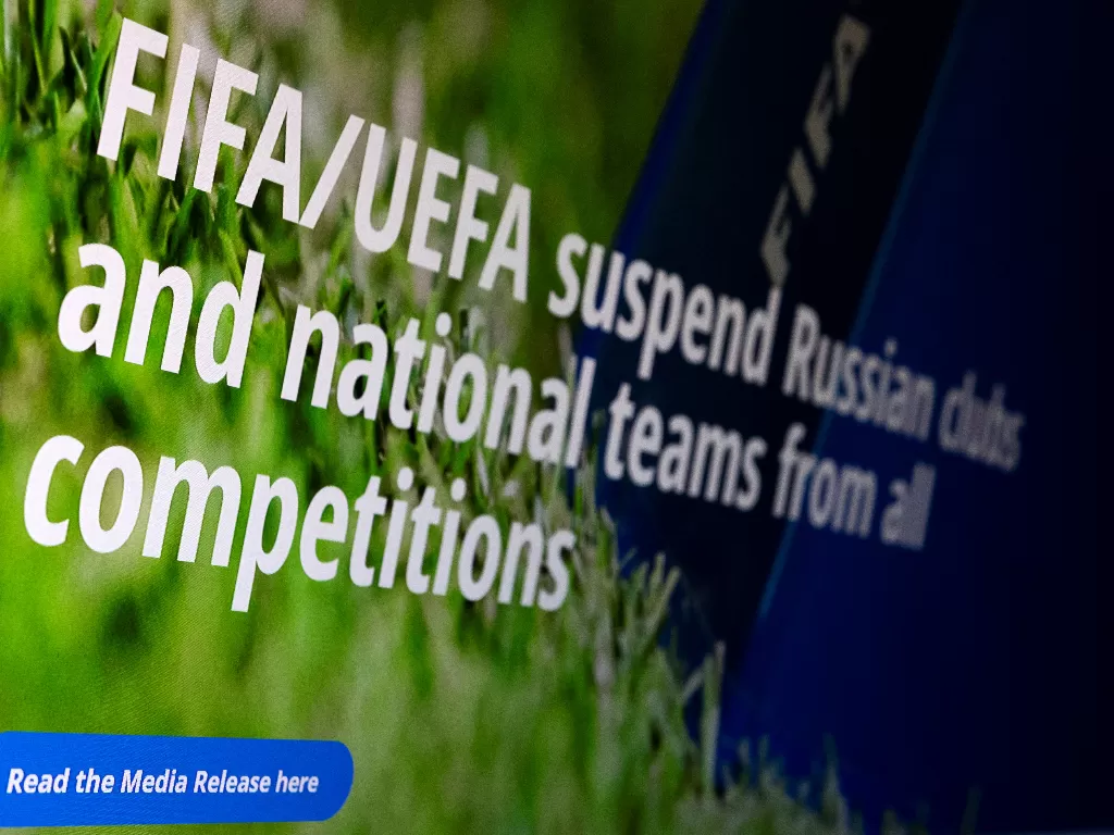 Rusia dilarang tampil di semua kompetisi sepak bola. (REUTERS/Dado Ruvic)
