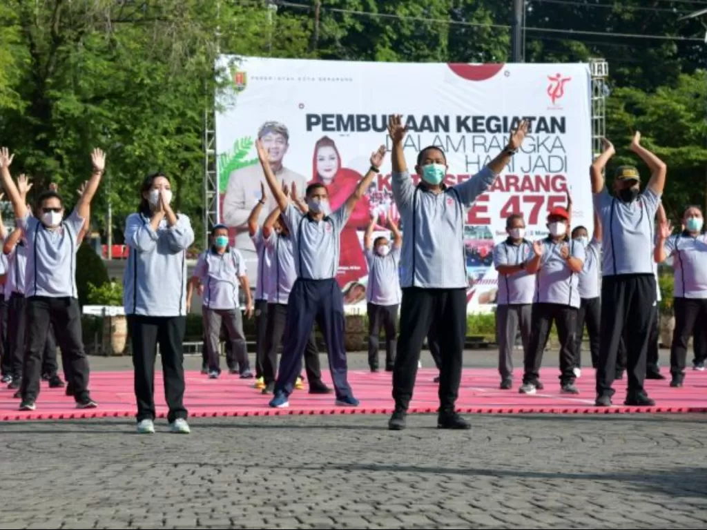 Wali Kota Semarang Hendrar Prihadi berolahraga di balai kota. (Dok. Pemkot Semarang)