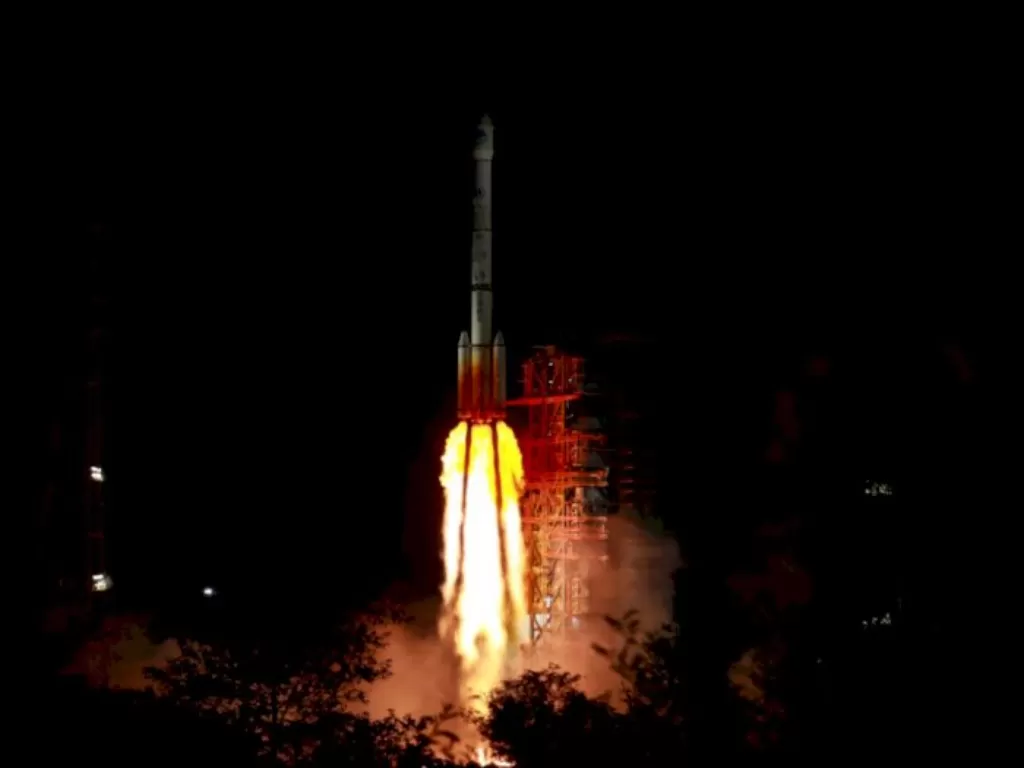 Long March 3C saat diluncurkan di China (NASASpaceFlight)