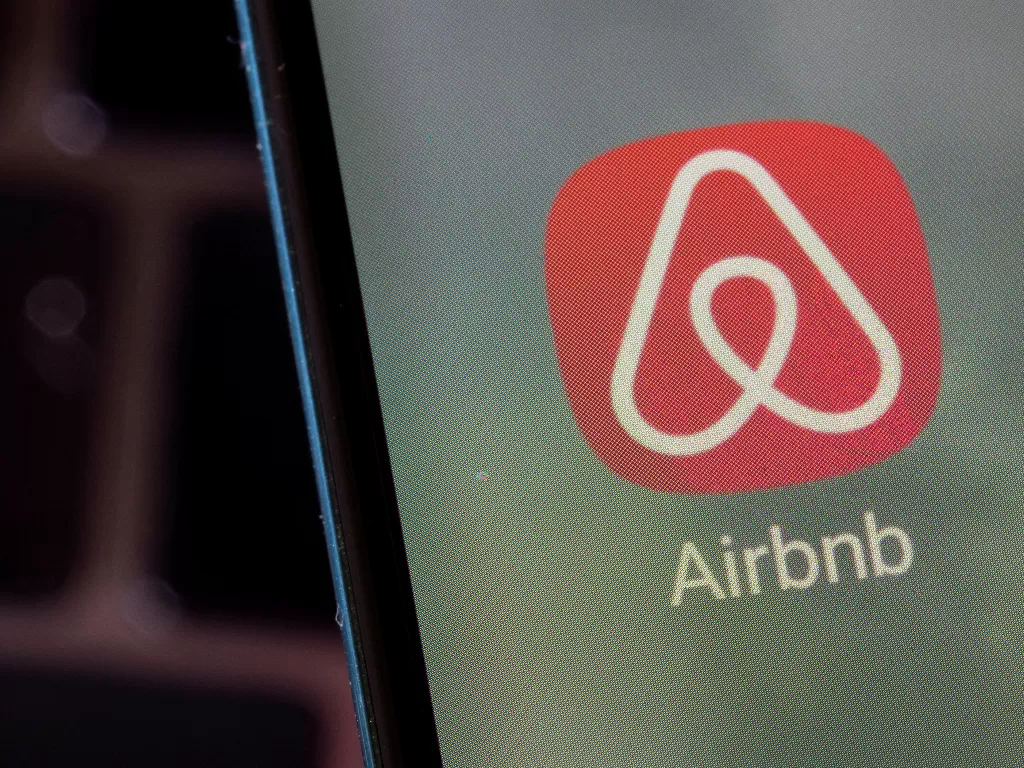 Aplikasi Airbnb. (REUTERS/Dado Ruvic)