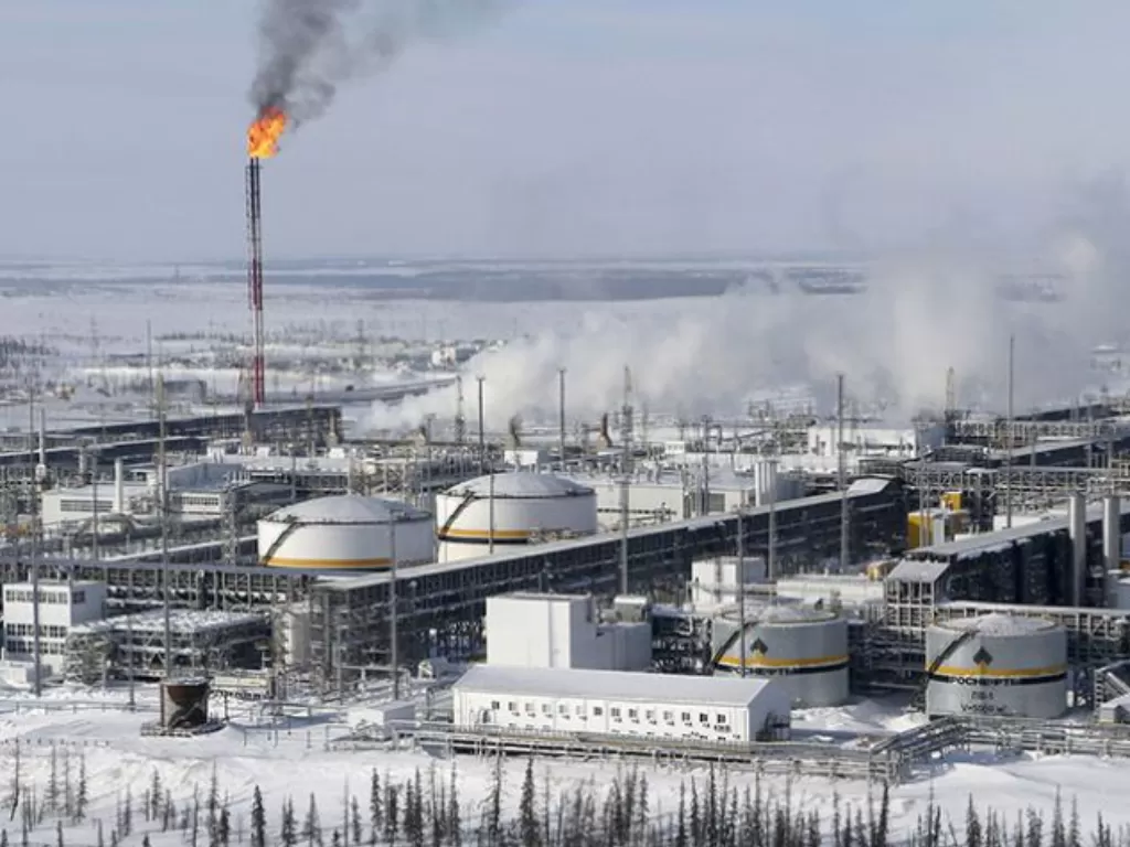 Ilustrasi, kilang minyak di Rusia. (Foto/Antara)
