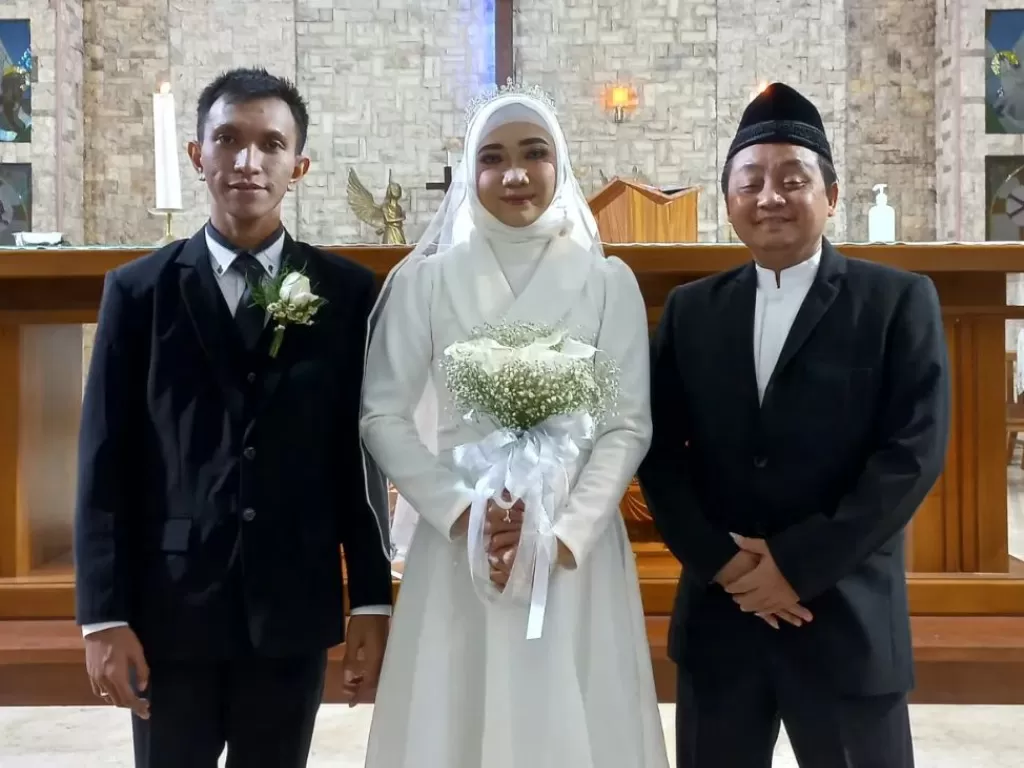 Pasangan nikah beda agama di Semarang, Jawa Tengah. (Instagram @ahmadnurcholish)