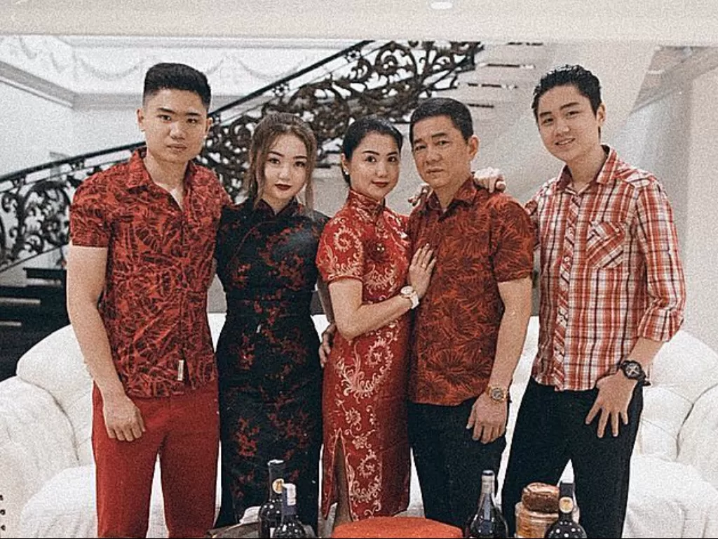 Vanessa Khong dan keluarganya. (Instagram/vanessakhongg)
