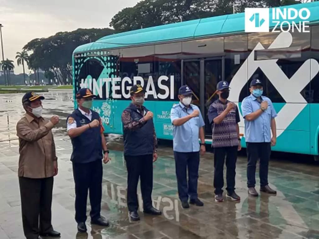 Gubernur DKI Jakarta Anies Baswedan meluncurkan bus listrik. (INDOZONE/Sarah Hutagaol)