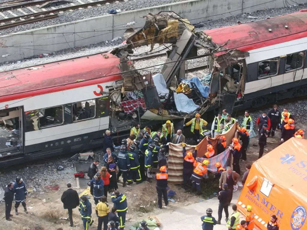 Serangan bom di kereta komuter di Madrid, Spanyol pada 11 Maret 2004 (Britannica)