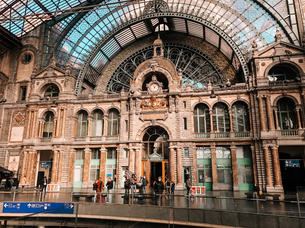 Stasiun Antwerp di Belgia. (Fabiola Lawalata/IDZ Creators)