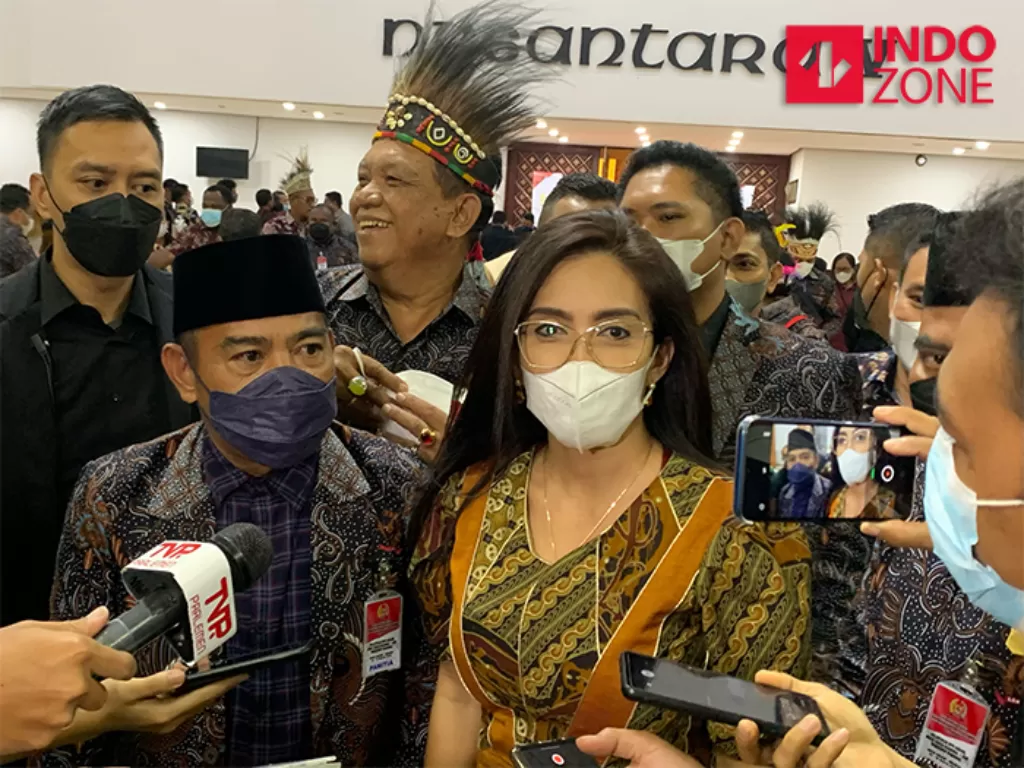 Ketua Umum Asosiasi DPRD Kabupaten Seluruh Indonesia (ADKASI) Lukman Said (Kiri). (INDOZONE/Harits Tryan)