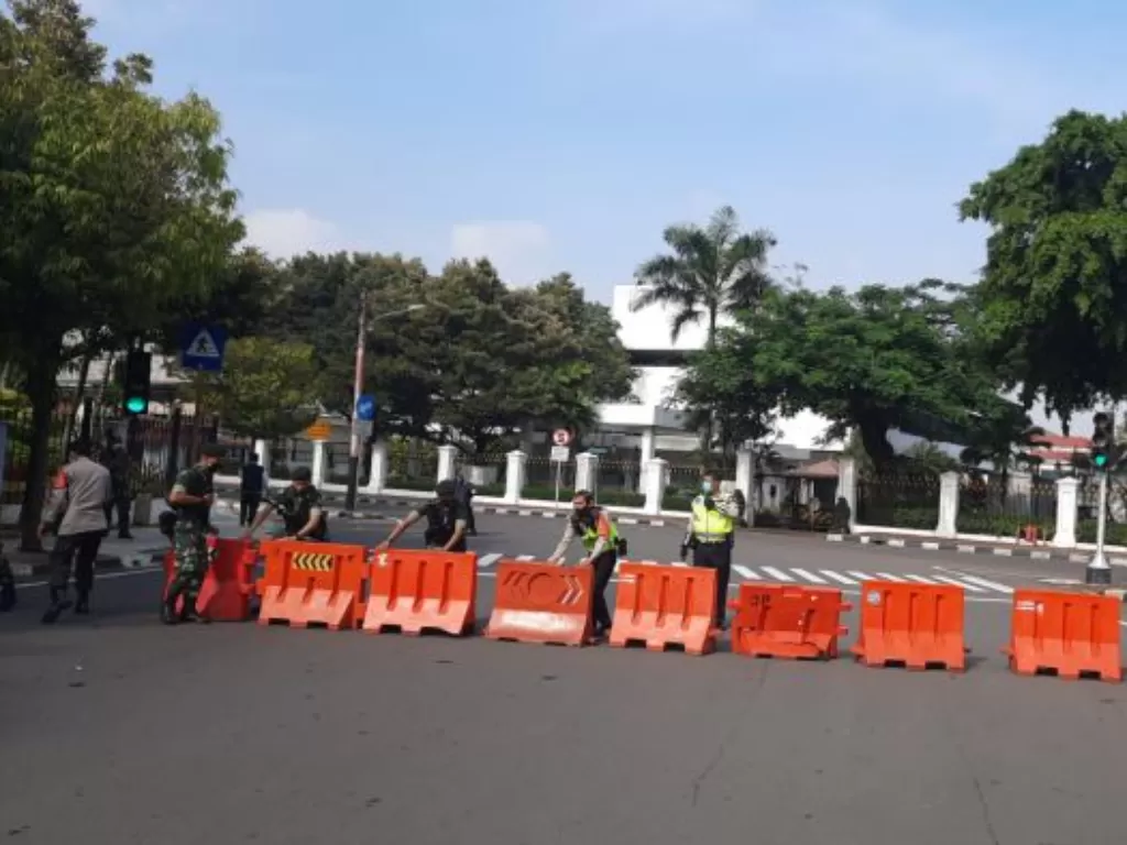 Penutupan dari Jl. Veteran 3 arah Istana Merdeka dalam rangka Parade MotoGP. (Dok. TMC Polda Metro)