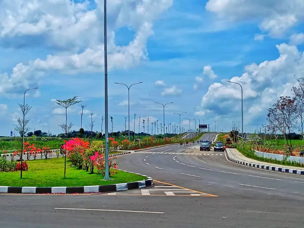 Jalan bypass dari Bandara Internasional Lombok. (Ernitasari Dyah Windyastuti/IDZ Creators)