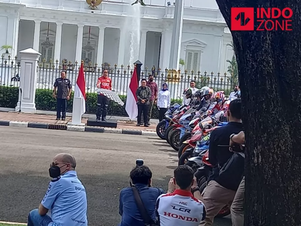 Jokowi melepas parade MotoGP di depan Istana Negara. (INDOZONE/Sarah Hutagaol)