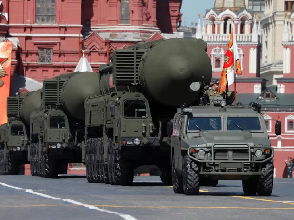 Senjata nuklir milik Rusia (REUTERS/Sergei Karpukhin)