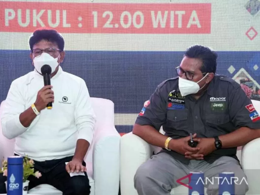 Menkominfo Johnny G. Plate dan Dirjen SDPPI Kementerian Kominfo, Ismail dalam Doorstop Interview di Media Center Indonesia MotoGP 2022, Mandalika. (ANTARA/HO-Kemkominfo)