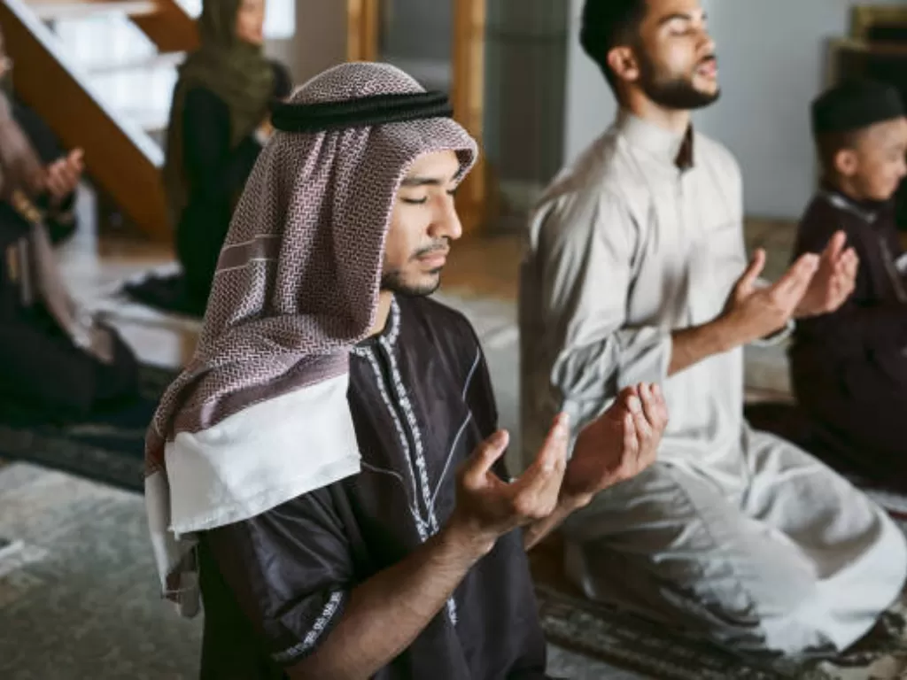 Ilustrasi beribadah saat bulan Ramadan (Unsplash/PeopleImages)