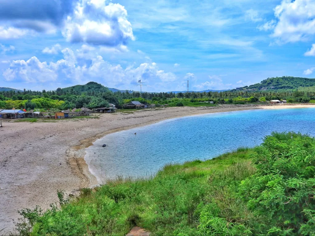 Indahnya pantai Tanjung Aan (Ernitasari Dyah Windyastuti/IDZ Creators)