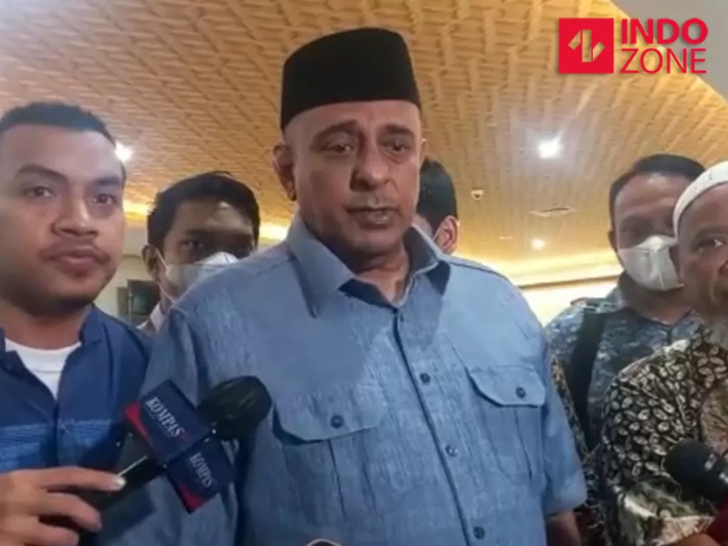 Ketua GNPF Ulama Yusuf Muhammad Martak laporkan Pendeta Saifuddin di Bareskrim Polri. (INDOZONE/Samsudhuha Wildansyah)