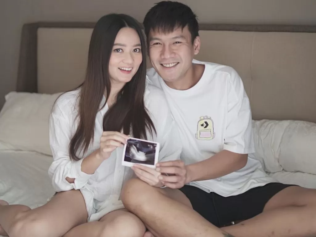 Stella Cornelia dan Fendy Chow mengumumkan kehamilan anak pertama. (Instagram/@stellarcor)
