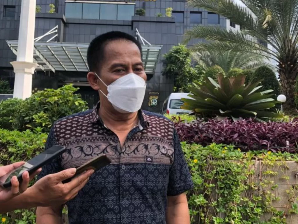 Wilomora Hasibuan satpam cekcok dengan warga soal tanaman hias di Kembangan, Jakarta Barat. (INDOZONE/Samsudhuha Wildansyah)