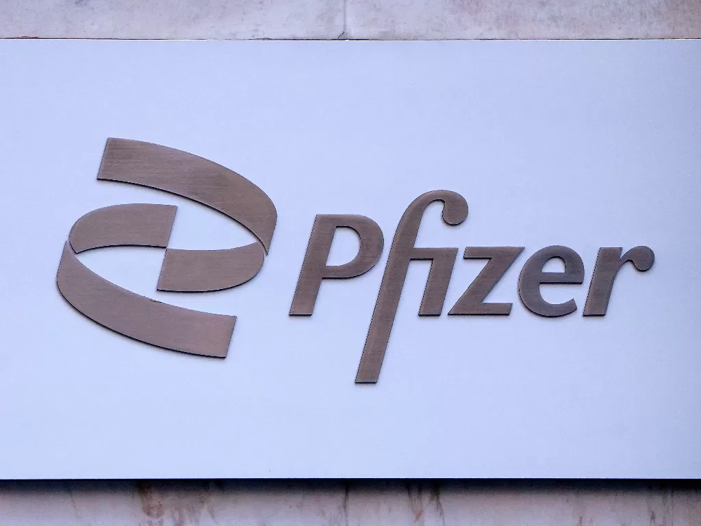 Perusahaan farmasi AS, Pfizer. (REUTERS/Carlo Allegri)