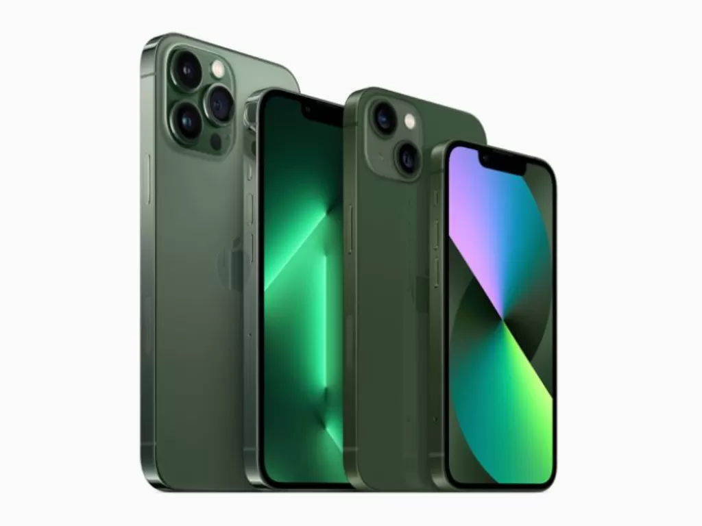 Tampilan produk Apple iPhone 13 dalam warna hijau. (ANTARA/HO/Apple)