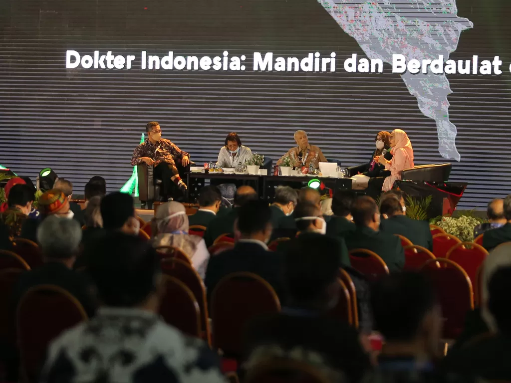  Muktamar ke-31 Ikatan Dokter Indonesia (IDI) di Gedung Convention Hall, Banda Aceh, Aceh, Kamis (24/3/2022), yang mana keluar keputusan mengeluarkan Terawan Agus Putranto dari keanggotaan IDI Pusat. (ANTARA FOTO/Syifa Yulinnas)