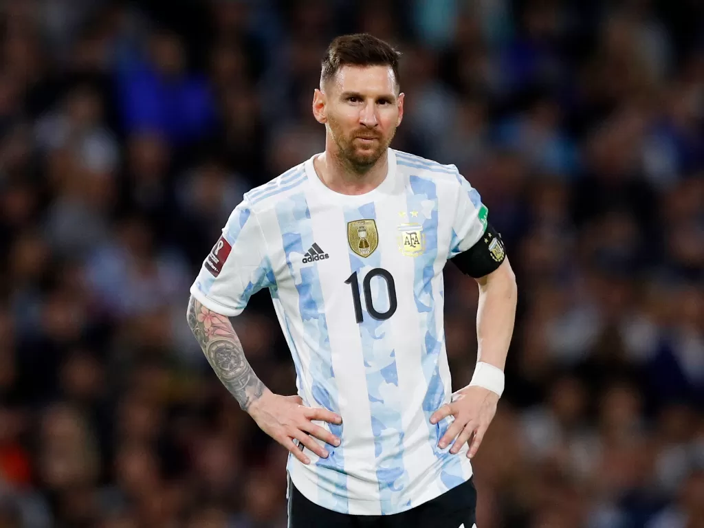 Lionel Messi berkostum timnas Argentina. (REUTERS/Agustin Marcarian)