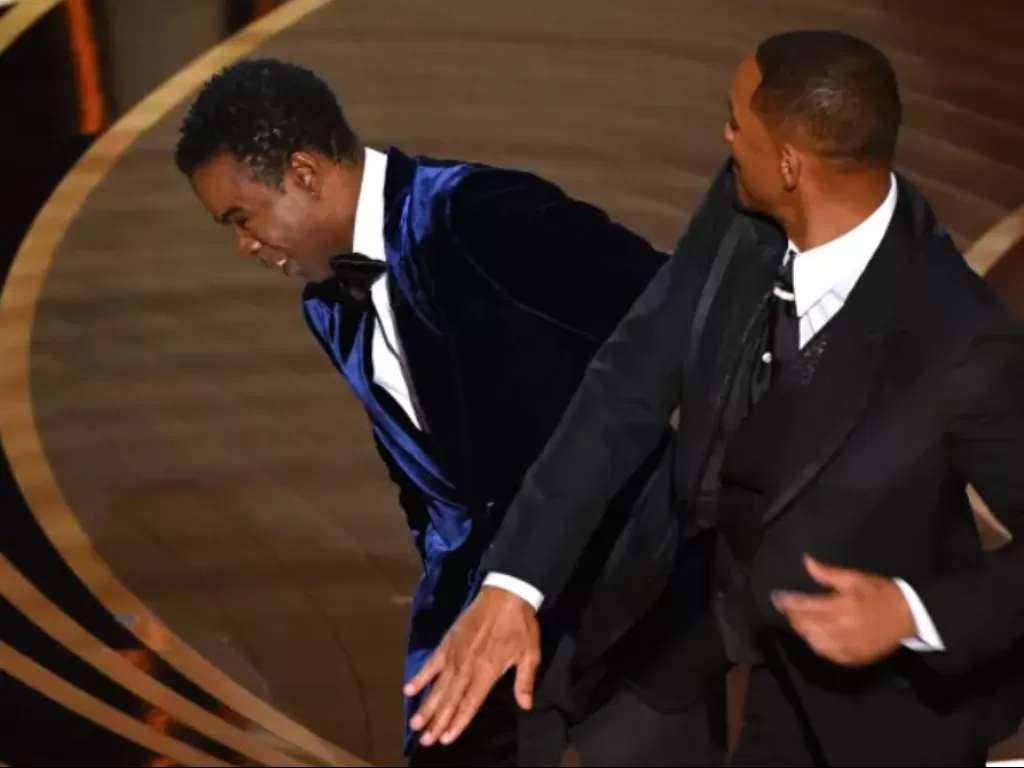 Will Smith tampar Chris Rock di atas panggung Oscar 2020. (Foto/KTLA.com)