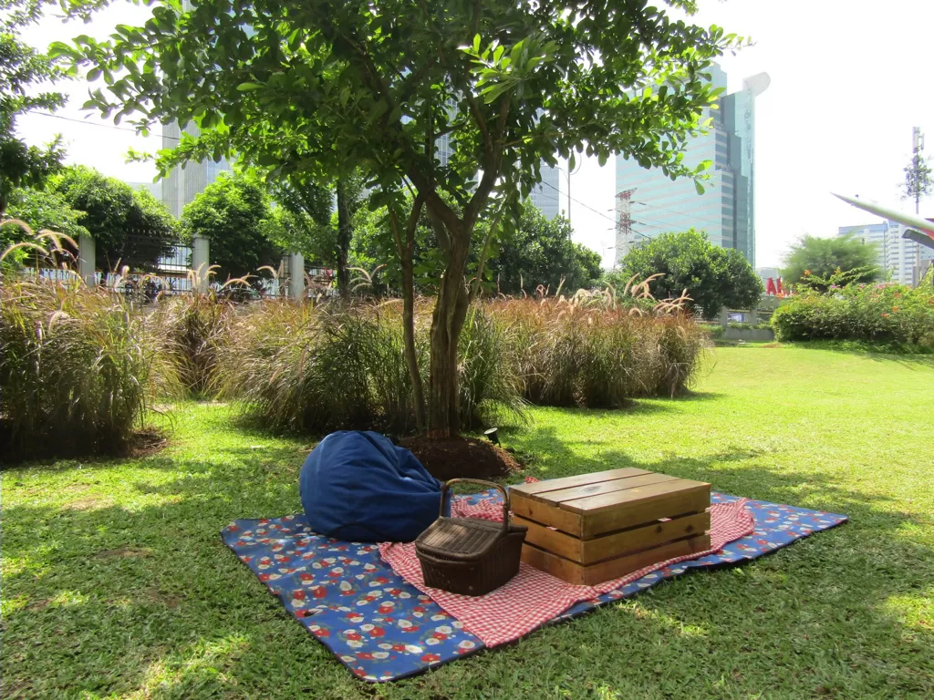 Sensasi piknik di tengah kota Jakarta (Vivi Sanusi/IDZ Creators)